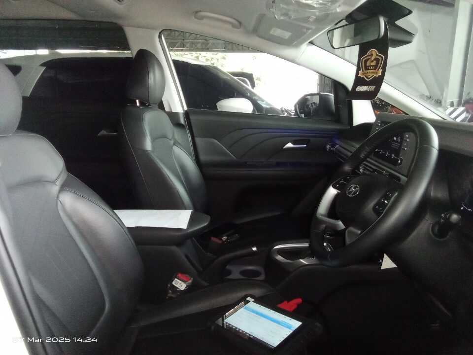Foto Mobil Bekas Kabin Depan Hyundai Stargazer 1.5 Prime tahun 2022