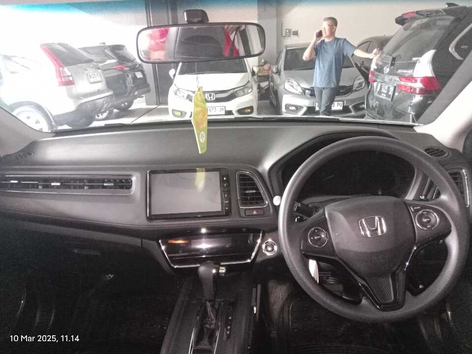 Foto Mobil Bekas Dashboard Honda HR-V 1.5 E tahun 2018