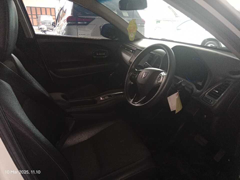 Foto Mobil Bekas Kabin Depan Honda HR-V 1.5 E tahun 2018