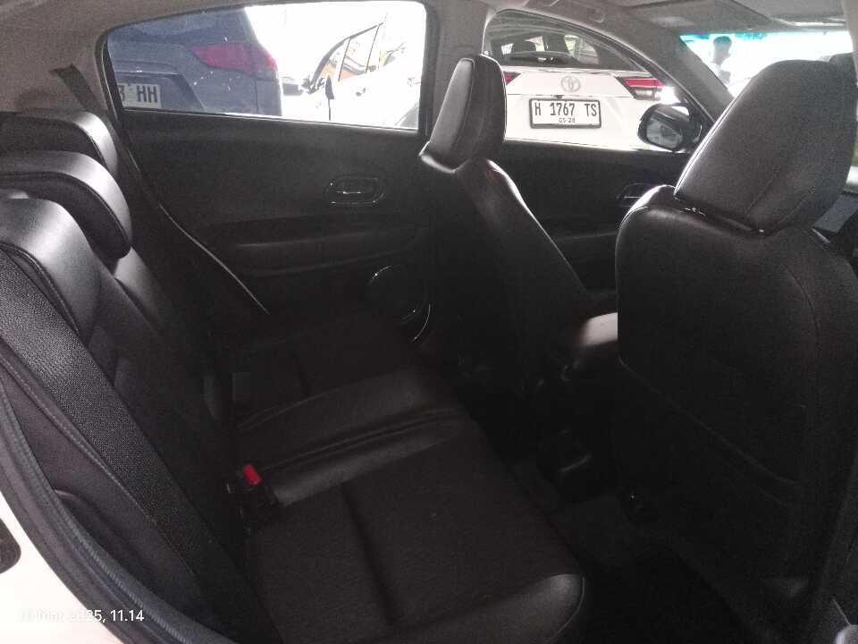 Foto Mobil Bekas Kabin Belakang Honda HR-V 1.5 E tahun 2018