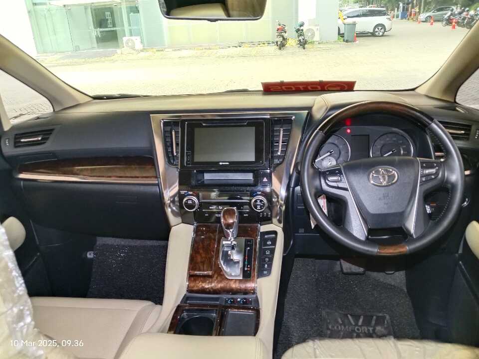 Foto Mobil Bekas Dashboard Toyota Alphard 2.5 G tahun 2019