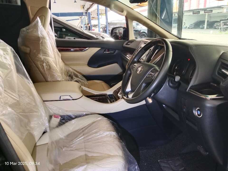 Foto Mobil Bekas Kabin Depan Toyota Alphard 2.5 G tahun 2019