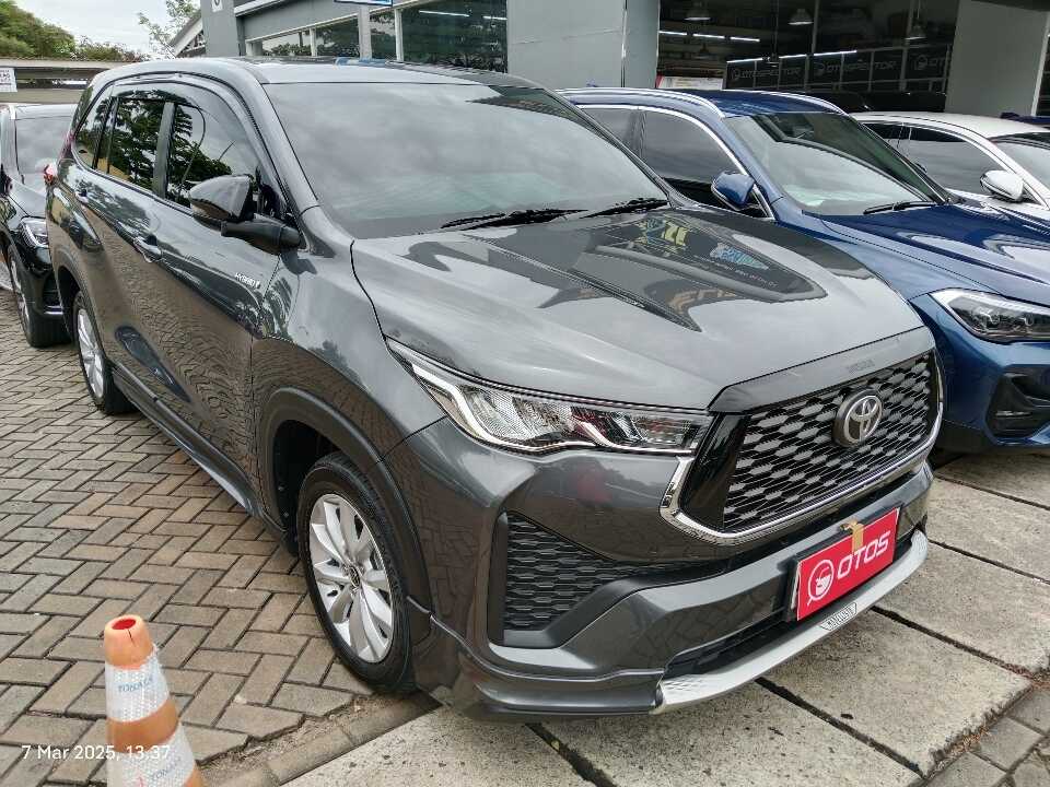 2023 Toyota Kijang Innova 2.0 Zenix V HV CVT - Foto 1 dari 6