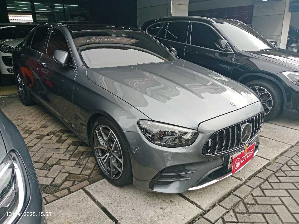 2022 Mercedes-Benz E300 2.0 - Foto 1 dari 6