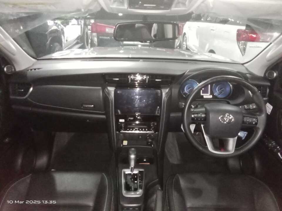 Foto Mobil Bekas Dashboard Toyota Fortuner 2.8 GR Sport tahun 2022