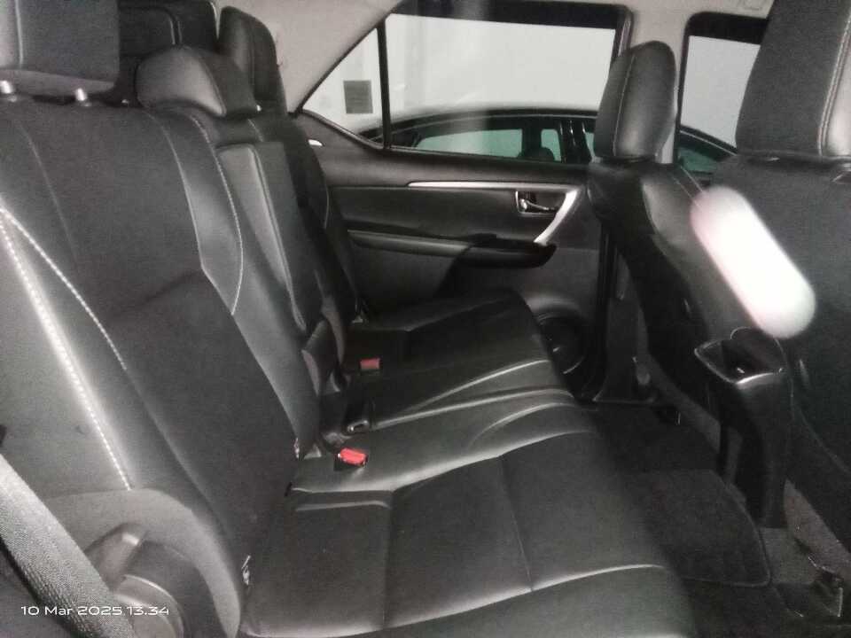 Foto Mobil Bekas Kabin Belakang Toyota Fortuner 2.8 GR Sport tahun 2022