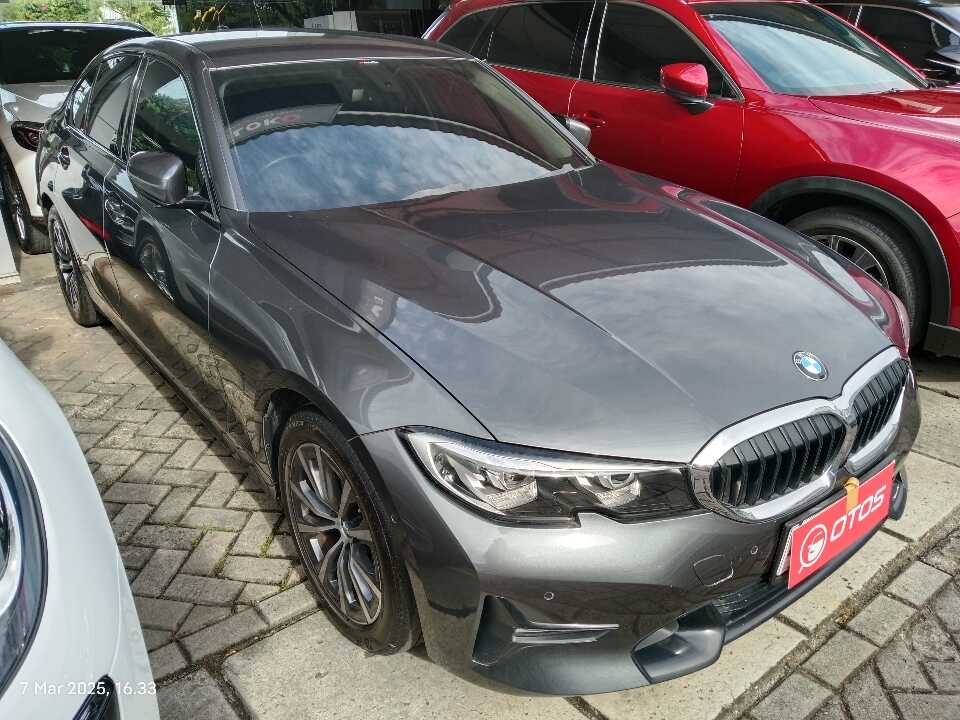2021 BMW 320i 2.0 - Foto 1 dari 6