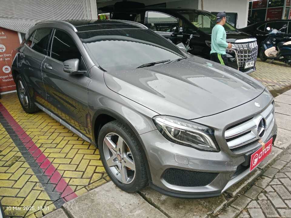 2016 Mercedes-Benz GLA200 1.6 - Foto 1 dari 6