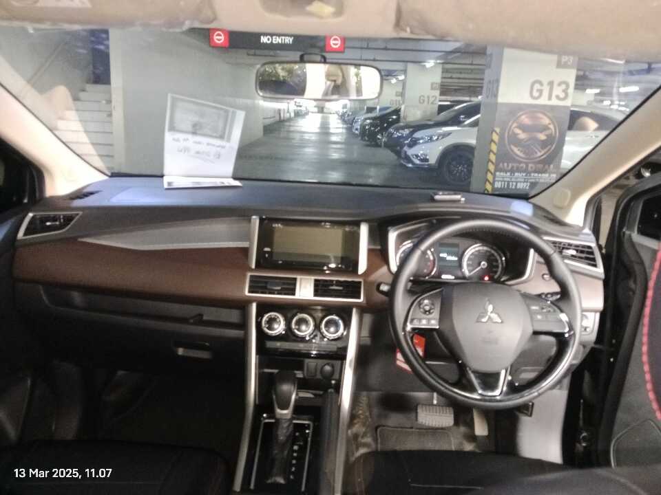Foto Mobil Bekas Dashboard Mitsubishi Xpander 1.5 Cross tahun 2021