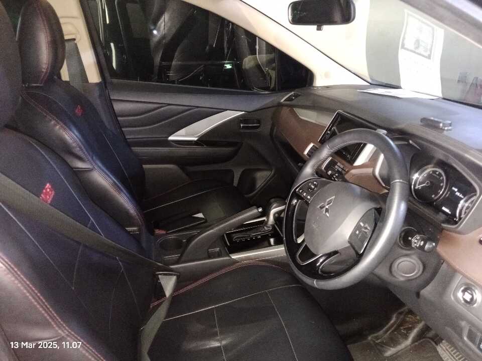 Foto Mobil Bekas Kabin Depan Mitsubishi Xpander 1.5 Cross tahun 2021
