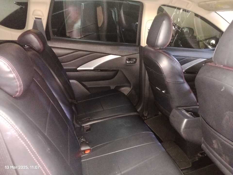 Foto Mobil Bekas Kabin Belakang Mitsubishi Xpander 1.5 Cross tahun 2021