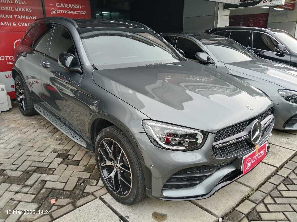 2022 Mercedes-Benz GLC200 2.0 - Foto 1 dari 6