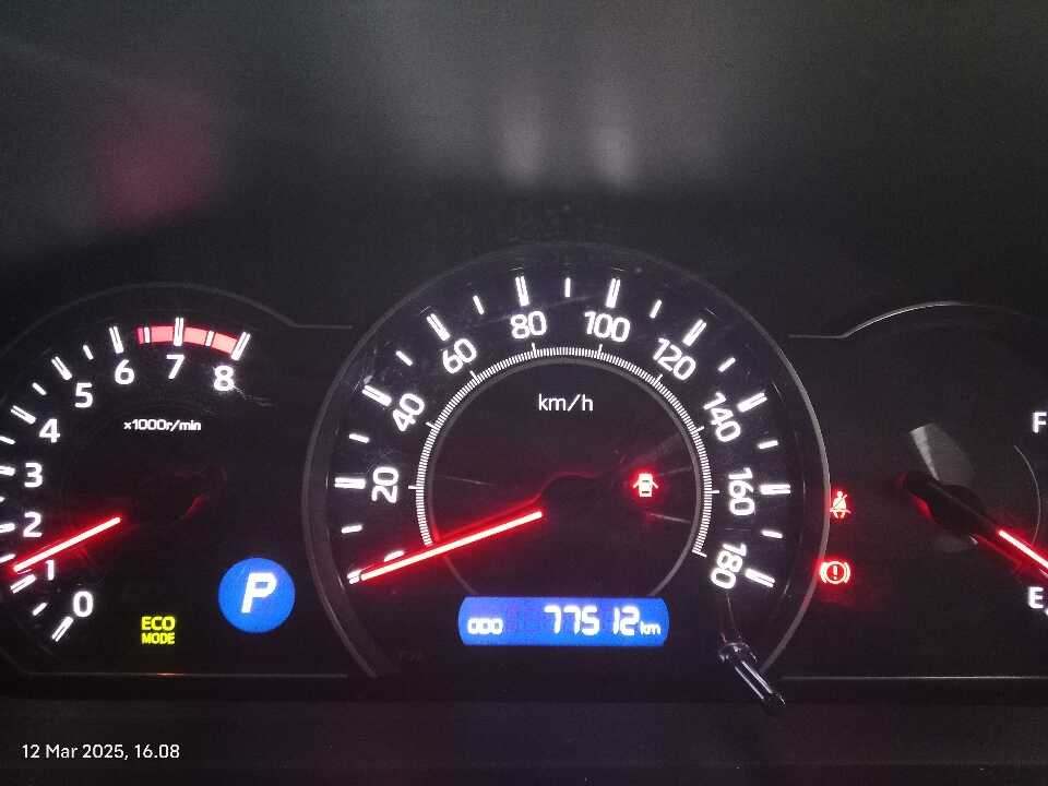Foto Mobil Bekas Odometer Toyota Voxy 2.0 tahun 2018