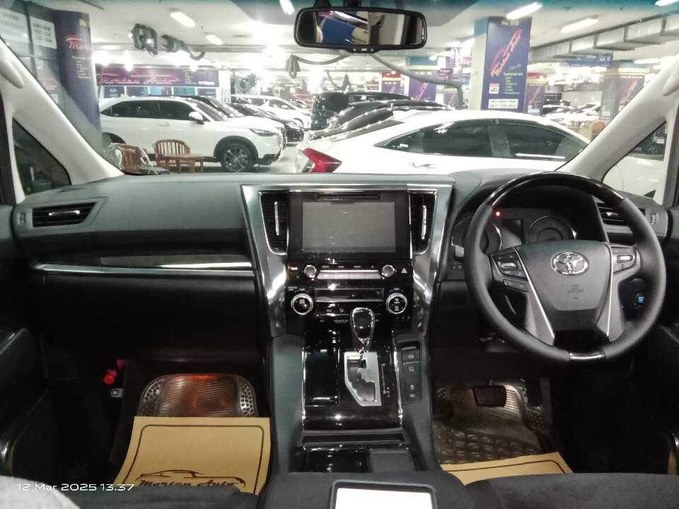 Foto Mobil Bekas Dashboard Toyota Alphard 2.5 tahun 2015