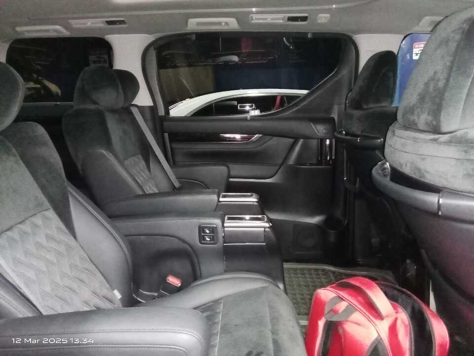 Foto Mobil Bekas Kabin Belakang Toyota Alphard 2.5 tahun 2015
