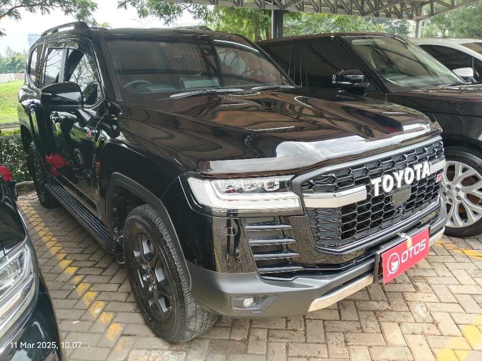 2023 Toyota Land Cruiser 3.3 300 GR Sport - Foto 1 dari 6