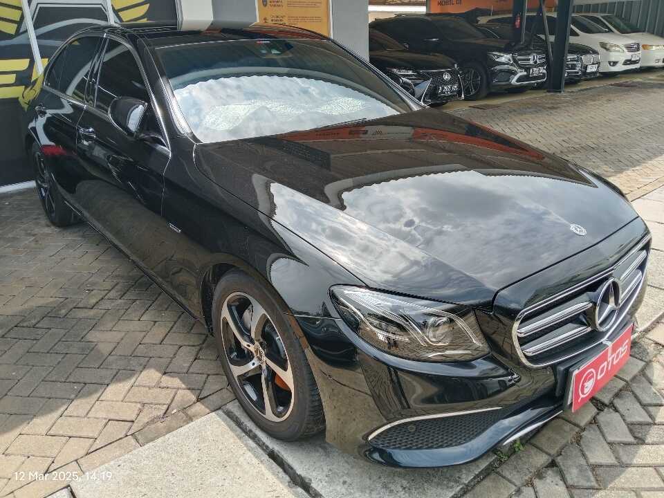 2019 Mercedes-Benz E300 2.0 - Foto 1 dari 6