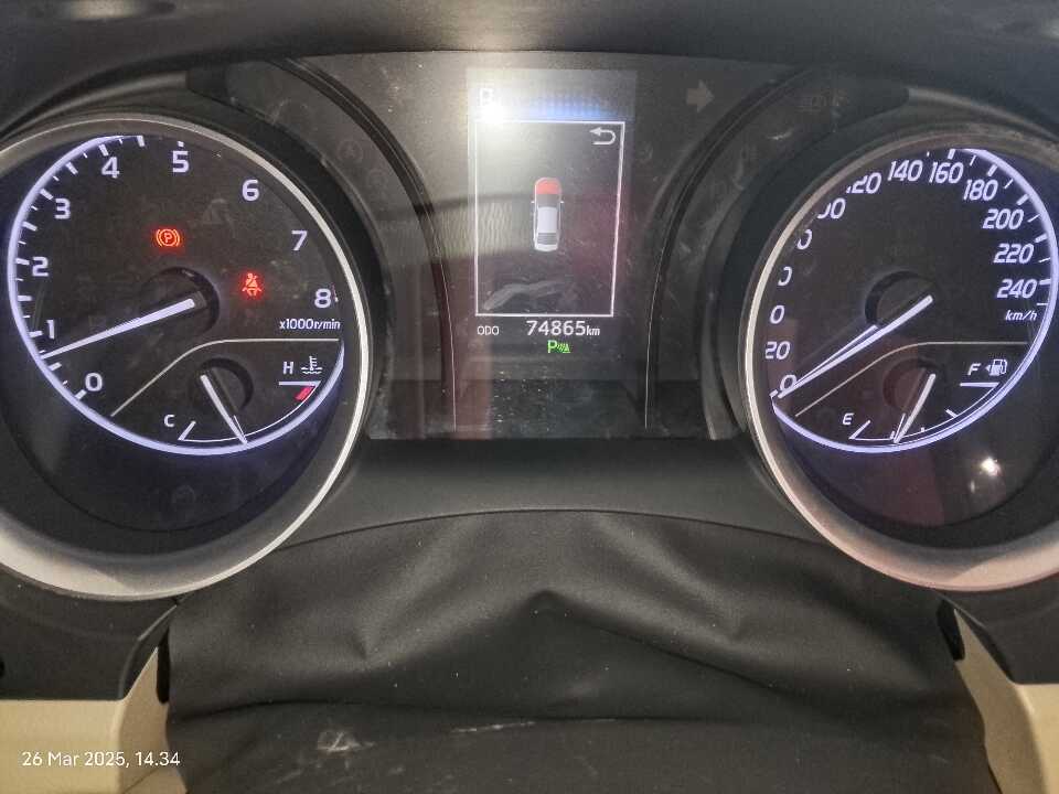 Foto Mobil Bekas Odometer Toyota Camry 2.5 V tahun 2019