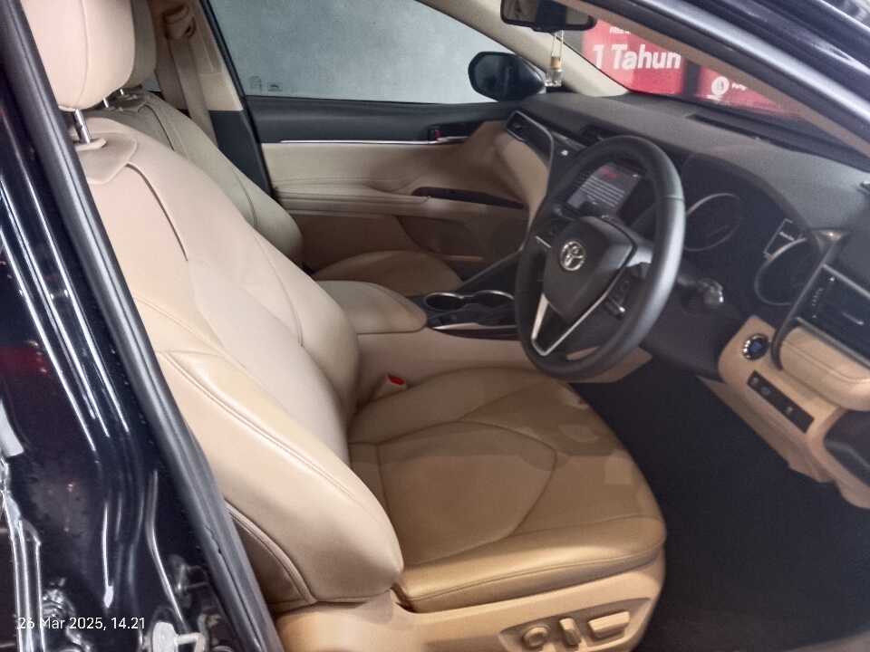Foto Mobil Bekas Kabin Depan Toyota Camry 2.5 V tahun 2019