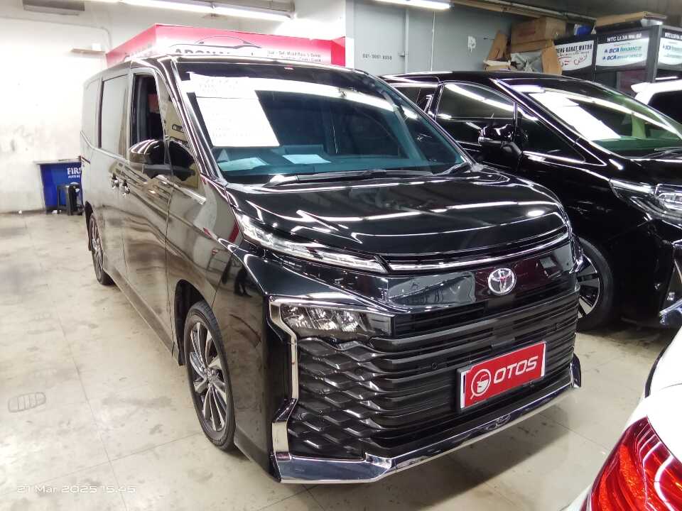 2023 Toyota Voxy 2.0 - Foto 1 dari 6