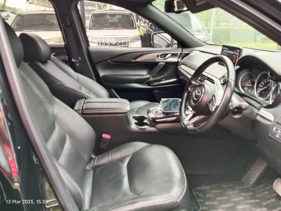 Foto Mobil Bekas Kabin Depan Mazda CX-9 2.5 tahun 2021