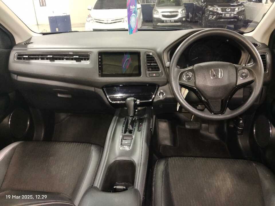 Foto Mobil Bekas Dashboard Honda HR-V 1.5 E tahun 2021
