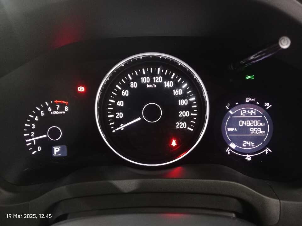 Foto Mobil Bekas Odometer Honda HR-V 1.5 E tahun 2021