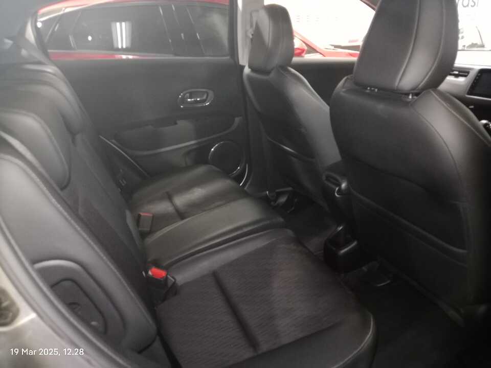 Foto Mobil Bekas Kabin Belakang Honda HR-V 1.5 E tahun 2021