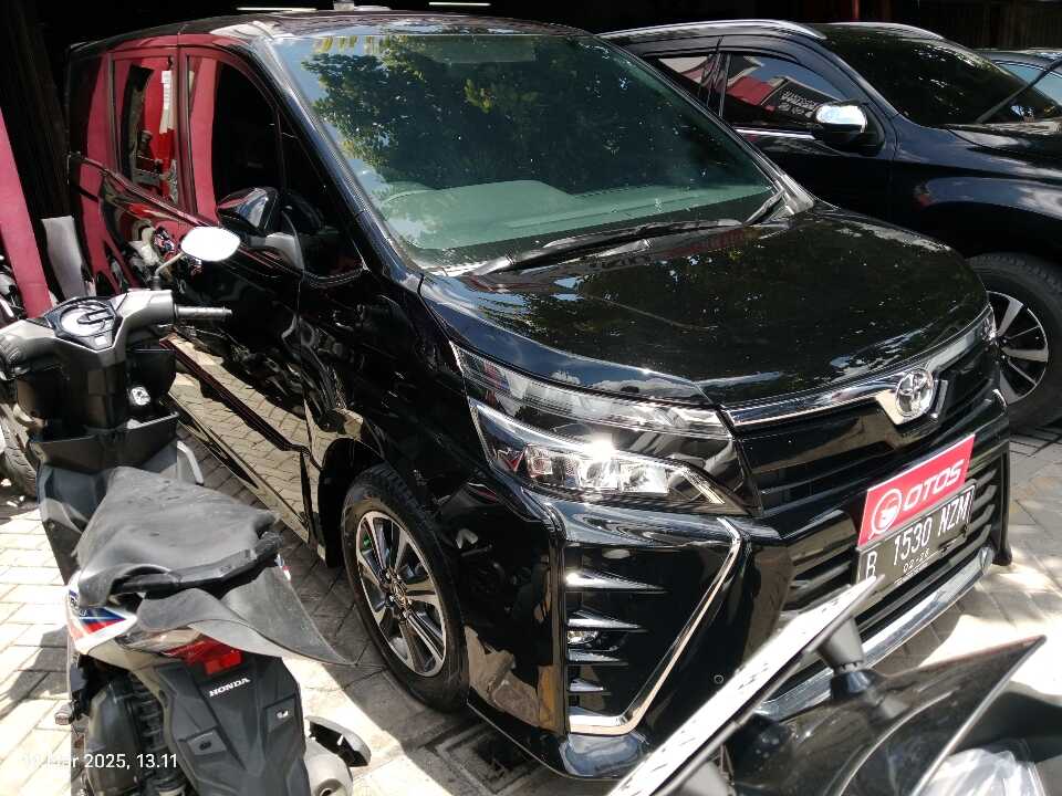 2020 Toyota Voxy 2.0 - Foto 1 dari 6