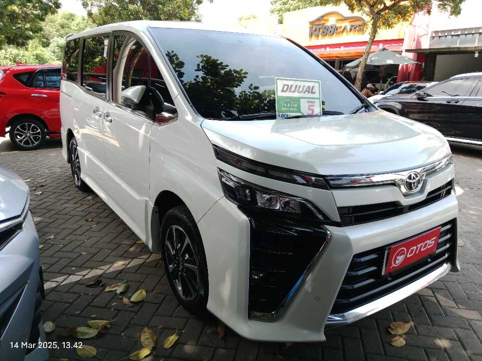 2019 Toyota Voxy 2.0 - Foto 1 dari 6