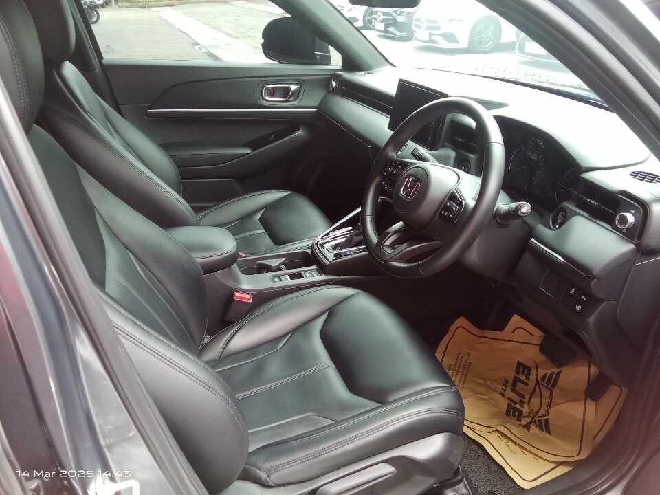 Foto Mobil Bekas Kabin Depan Honda HR-V 1.5 SE tahun 2023