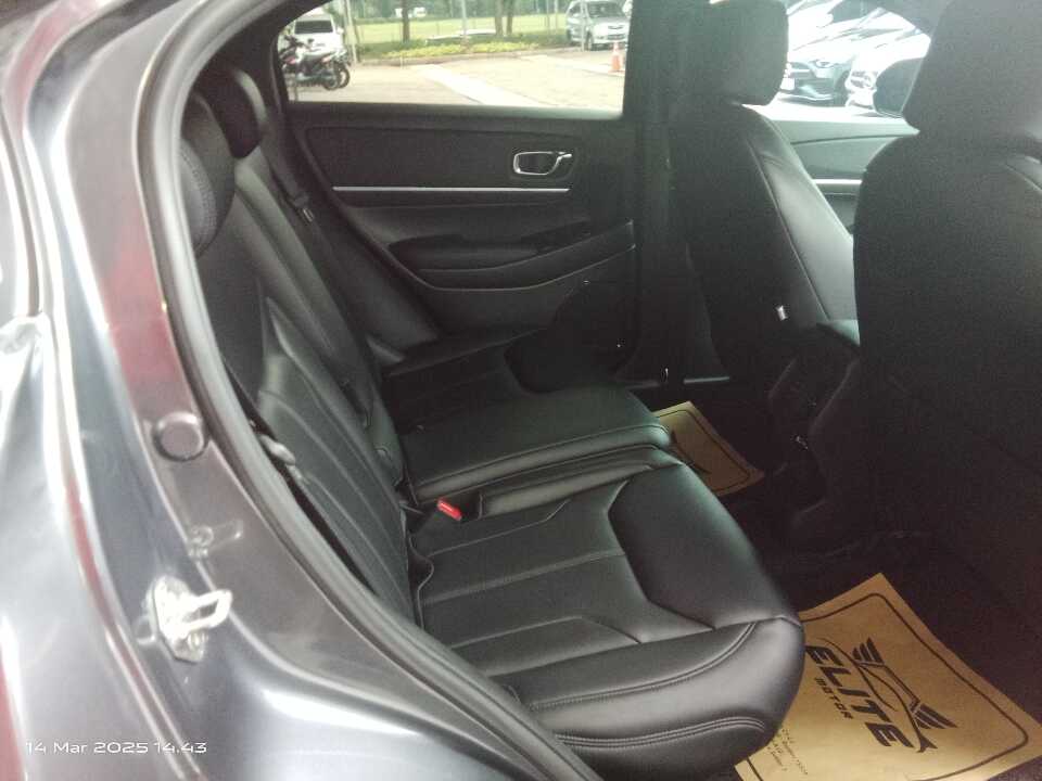 Foto Mobil Bekas Kabin Belakang Honda HR-V 1.5 SE tahun 2023