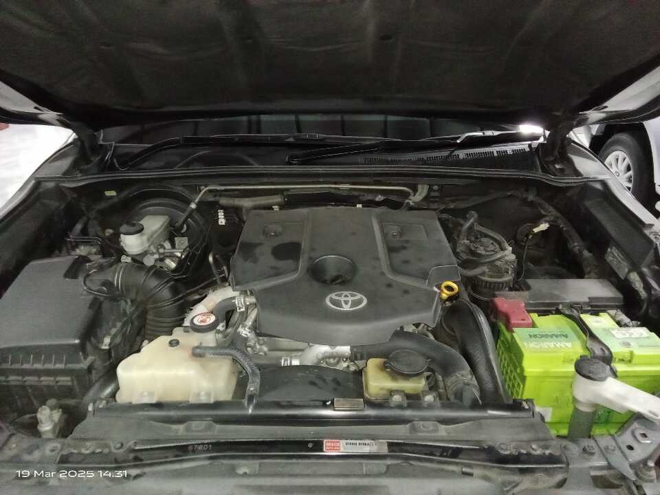 Foto Mobil Bekas Mesin Toyota Fortuner 2.4 4X2 VRZ tahun 2017