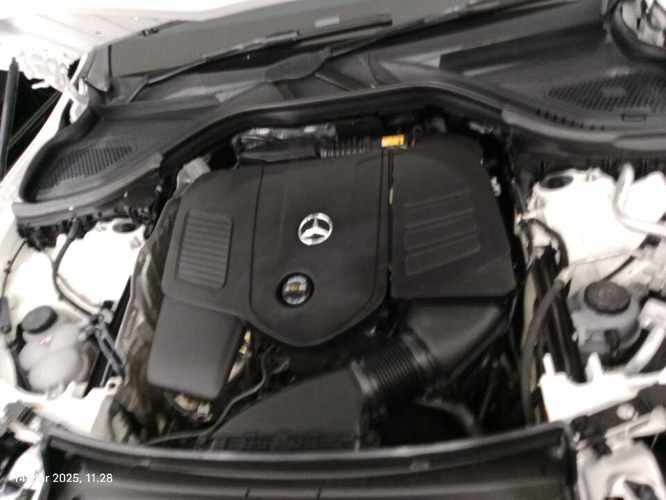Foto Mobil Bekas Mesin Mercedes-Benz GLC300 2.0 tahun 2023