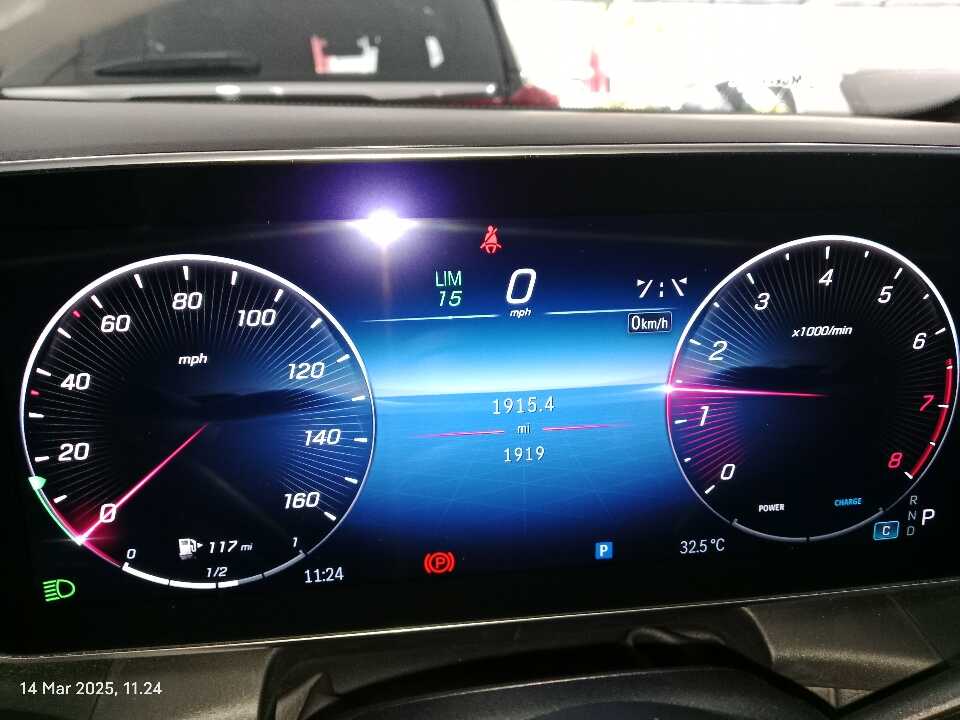 Foto Mobil Bekas Odometer Mercedes-Benz GLC300 2.0 tahun 2023