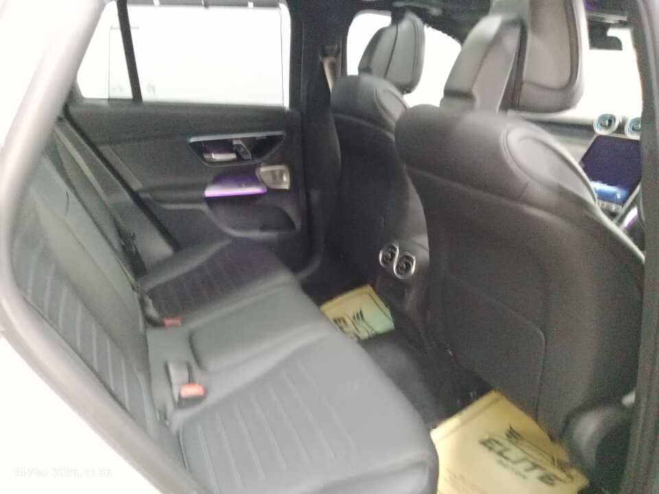 Foto Mobil Bekas Kabin Belakang Mercedes-Benz GLC300 2.0 tahun 2023