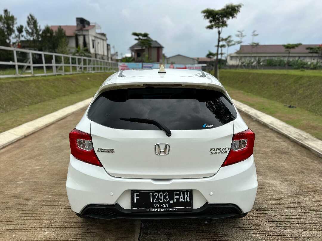 Foto Mobil Bekas Tampak Belakang Honda Brio 1.2 Satya E tahun 2022