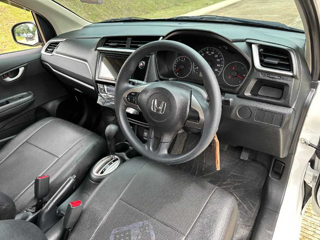 Foto Mobil Bekas Kabin Depan Honda Brio 1.2 Satya E tahun 2022
