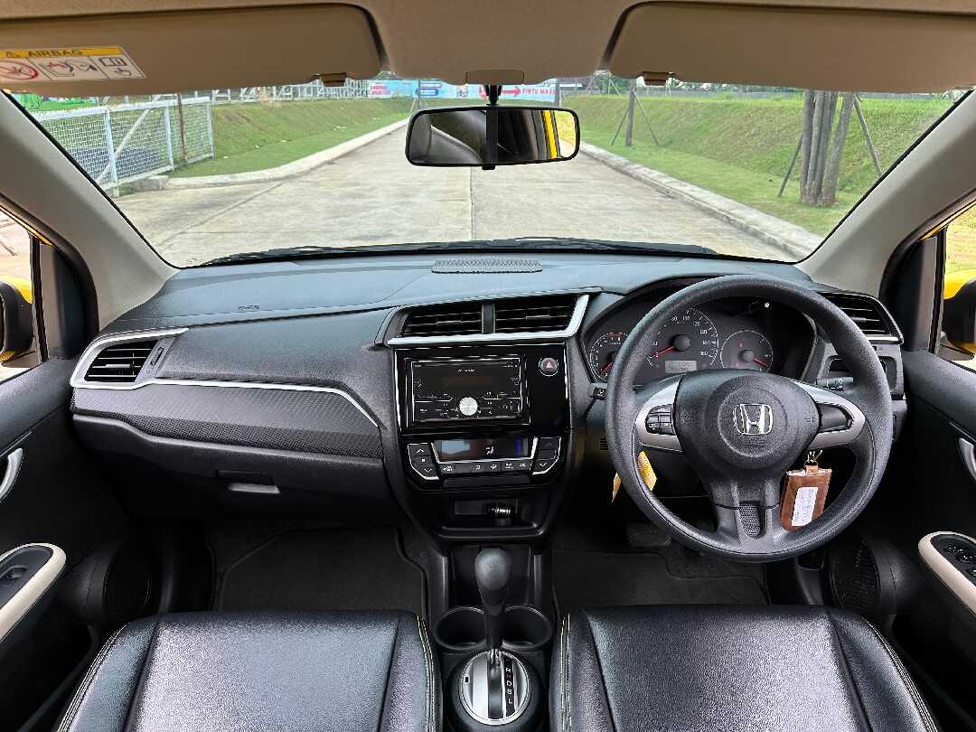 Foto Mobil Bekas Dashboard Honda Brio 1.2 Satya E tahun 2020