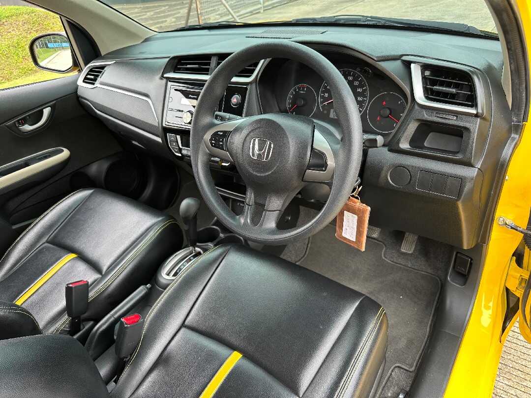Foto Mobil Bekas Kabin Depan Honda Brio 1.2 Satya E tahun 2020