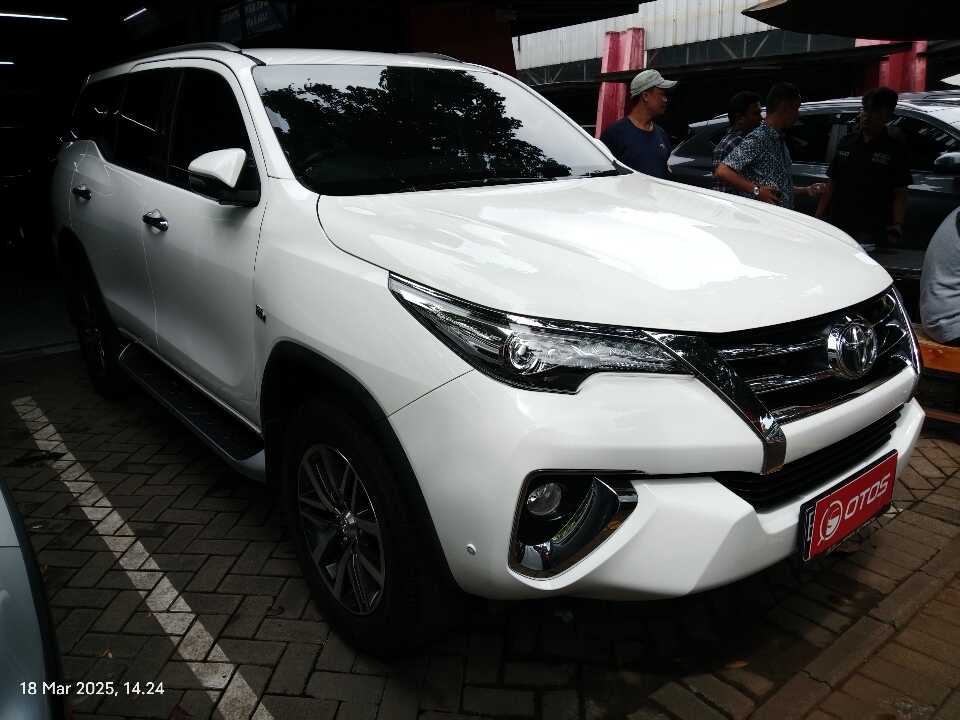 2016 Toyota Fortuner 2.7 4X2 SRZ - Foto 1 dari 6