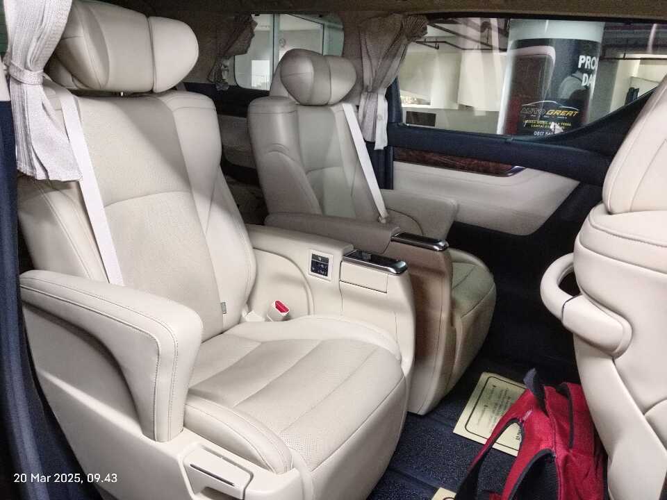 Foto Mobil Bekas Kabin Belakang Toyota Alphard 2.5 G tahun 2021
