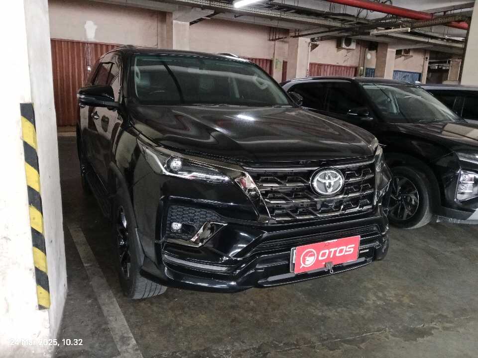 2021 Toyota Fortuner 2.4 4X2 VRZ - Foto 1 dari 6