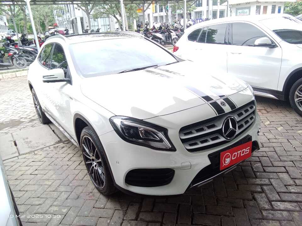 2017 Mercedes-Benz GLA200 1.6 - Foto 1 dari 6