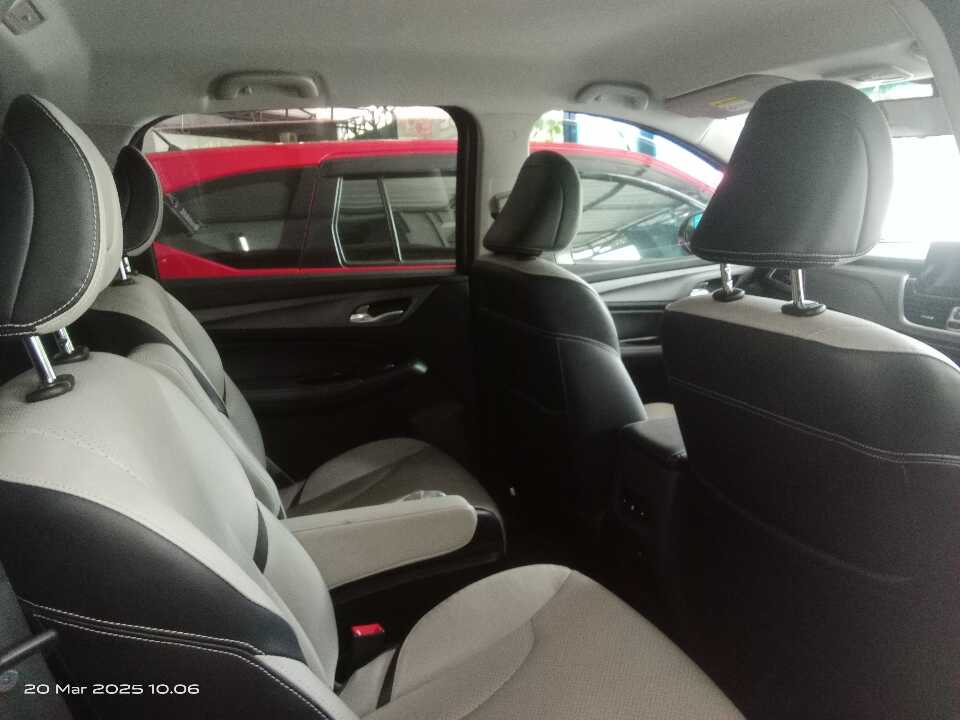 Foto Mobil Bekas Kabin Belakang Wuling Cortez 1.5 C T Lux tahun 2019