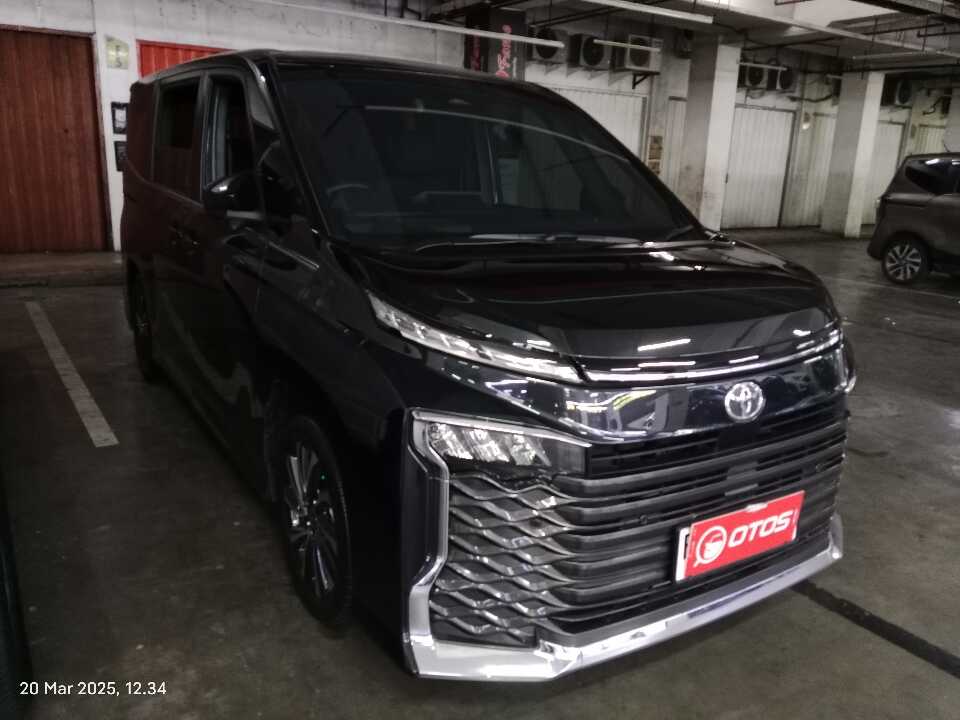 2023 Toyota Voxy 2.0 - Foto 1 dari 6