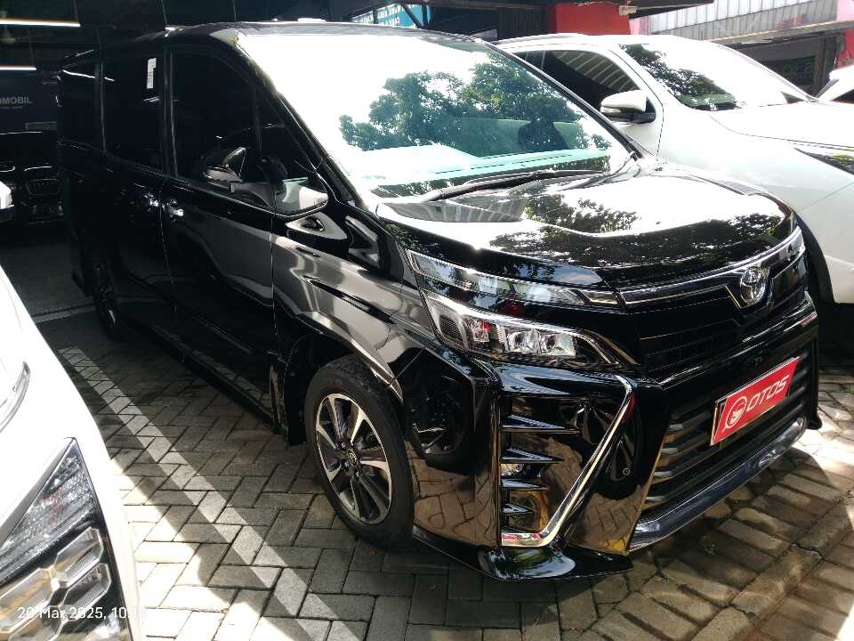 2021 Toyota Voxy 2.0 - Foto 1 dari 6