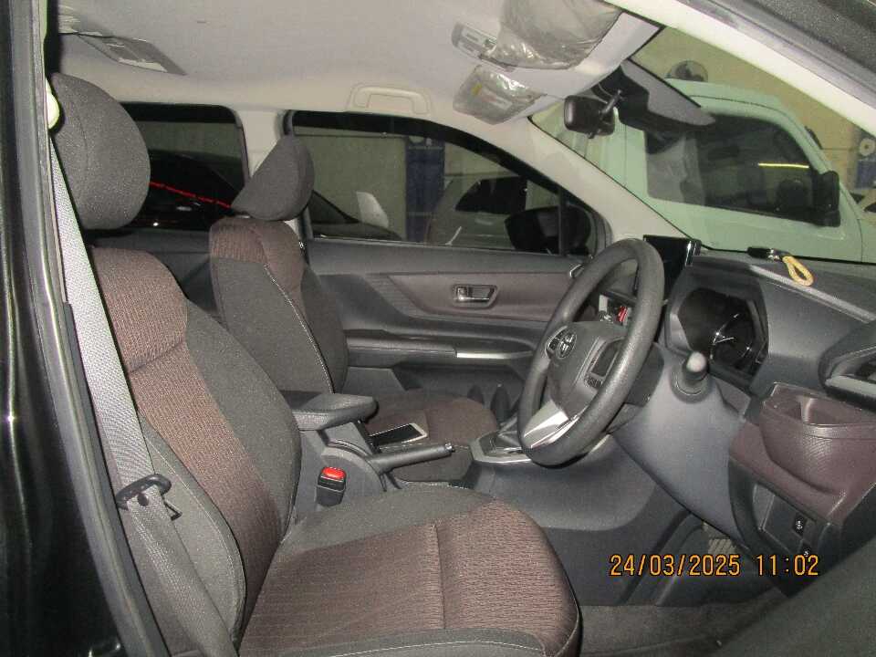 Foto Mobil Bekas Kabin Depan Toyota Avanza 1.5 G tahun 2021