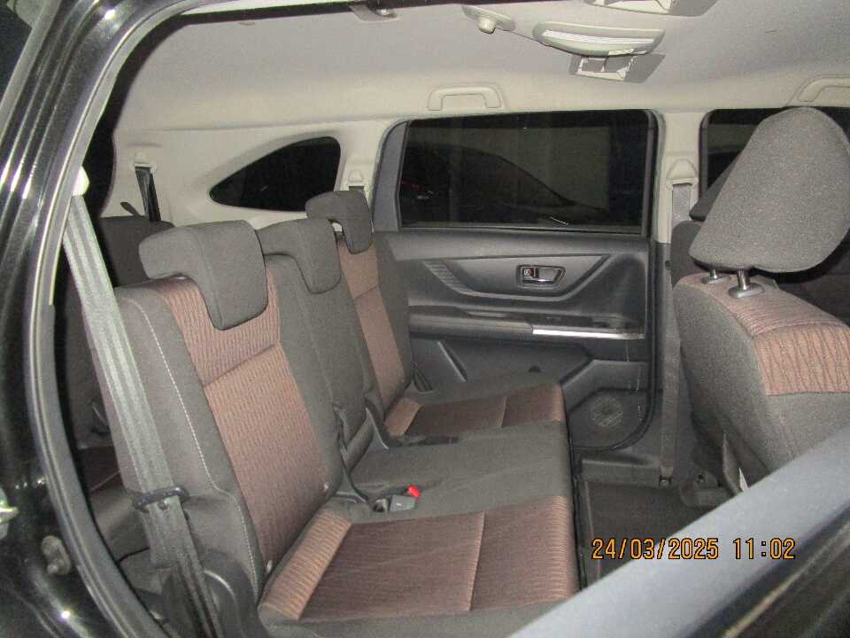 Foto Mobil Bekas Kabin Belakang Toyota Avanza 1.5 G tahun 2021