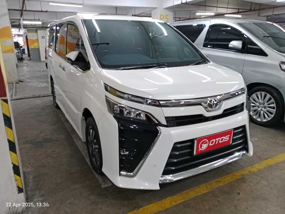 2018 Toyota Voxy 2.0 - Foto 1 dari 6